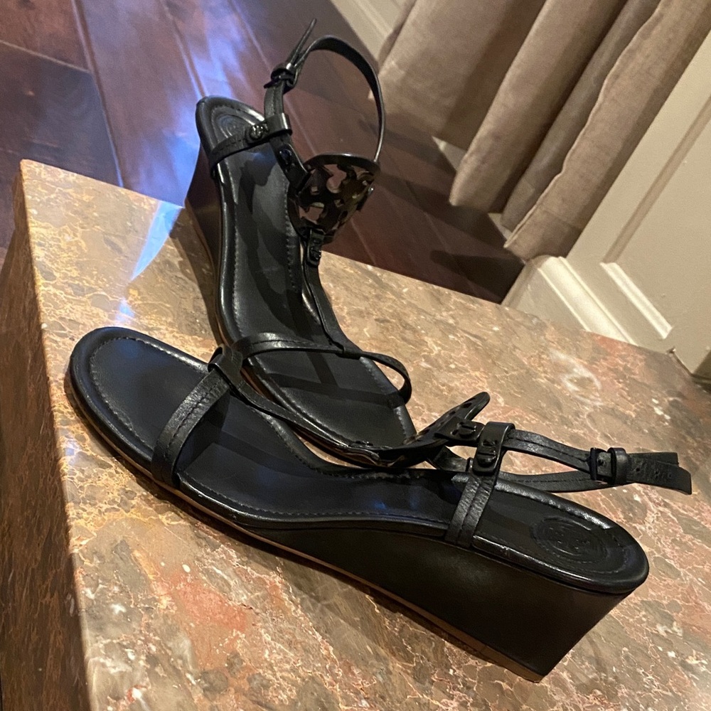 Tory Burch Black Wedge Sandals. Size 8.5 - Picture 3 of 10